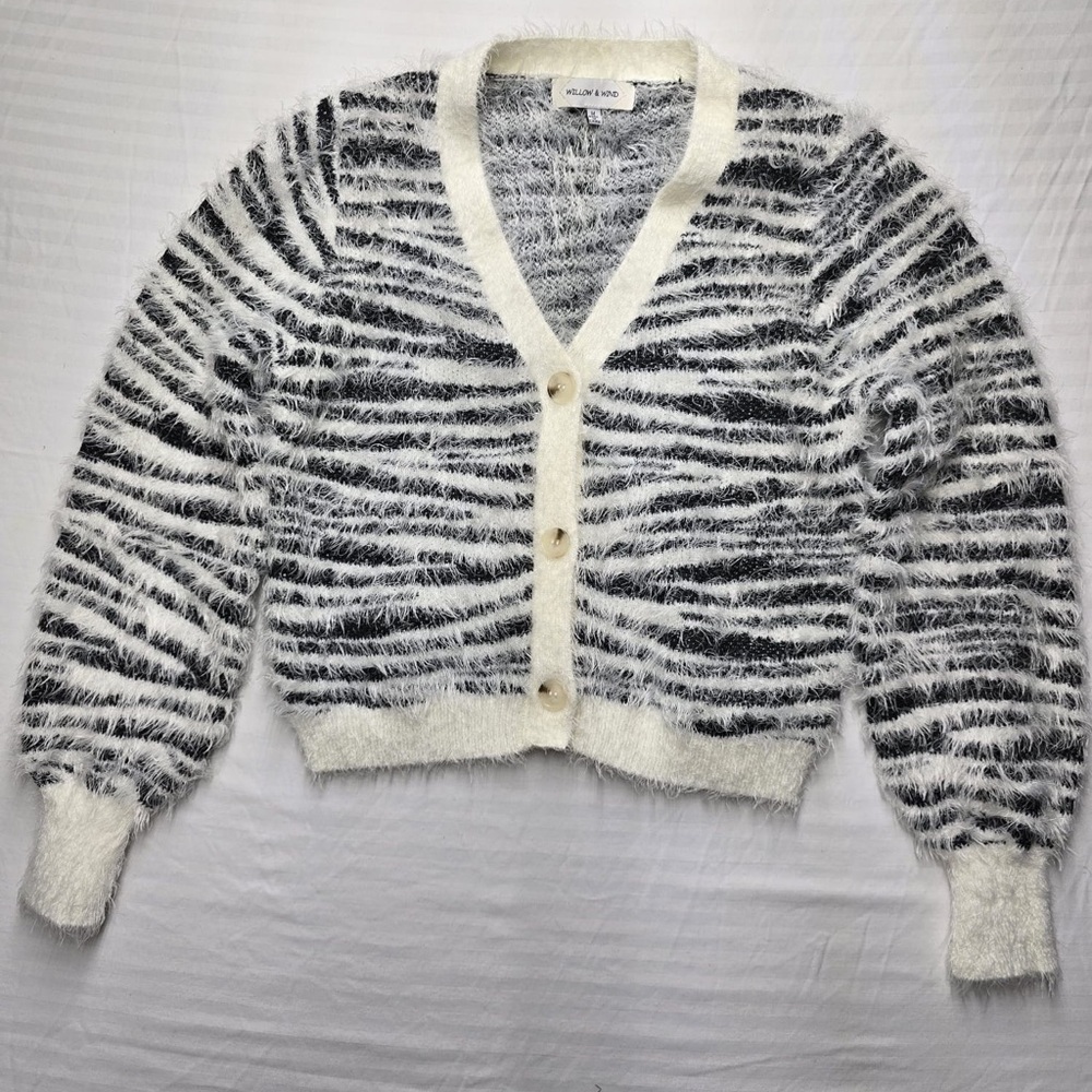 Cozy Striped Women's Cardigan - Picture 5 of 9